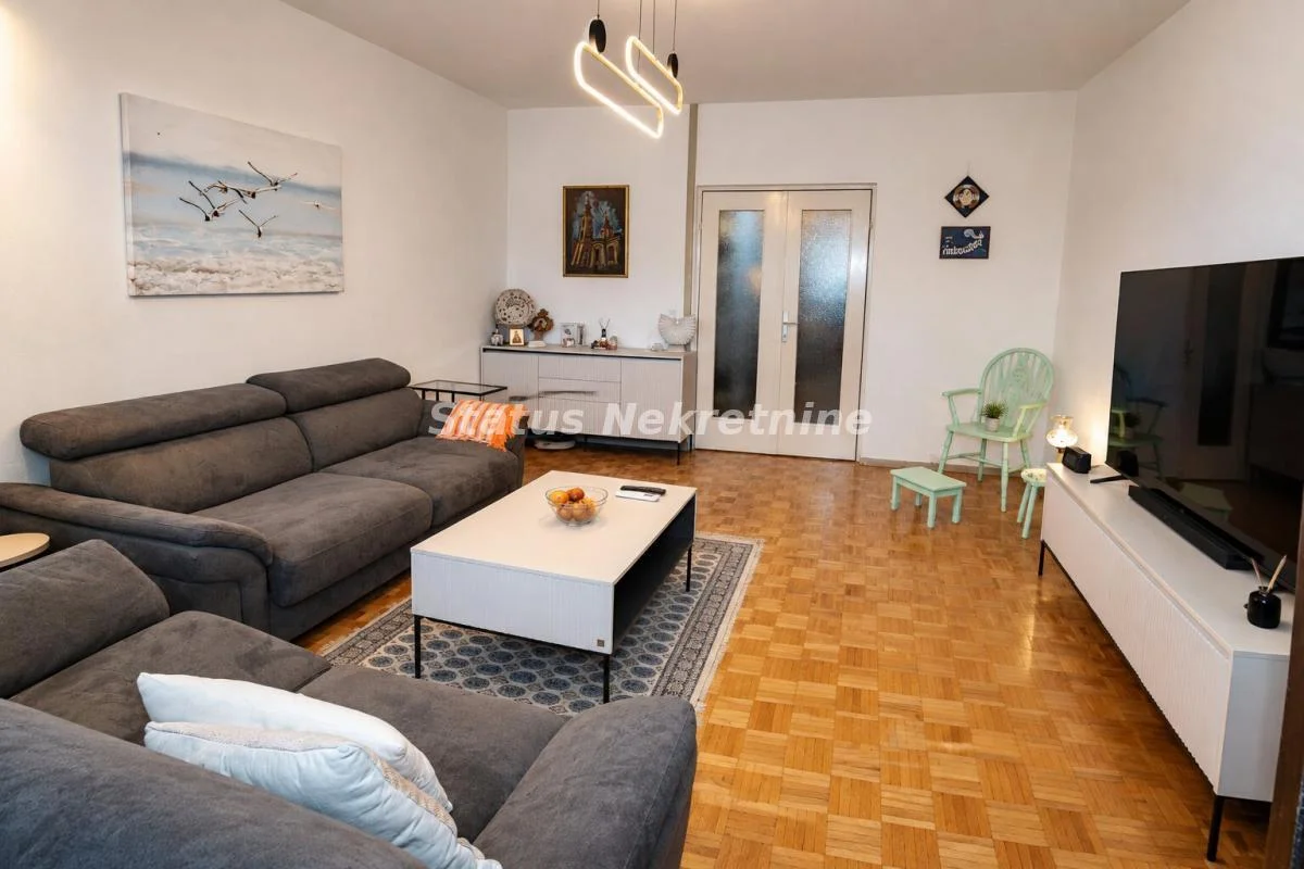 Četvorosoban stan, 99 m², Bulevar Oslobođenja, Novi Sad