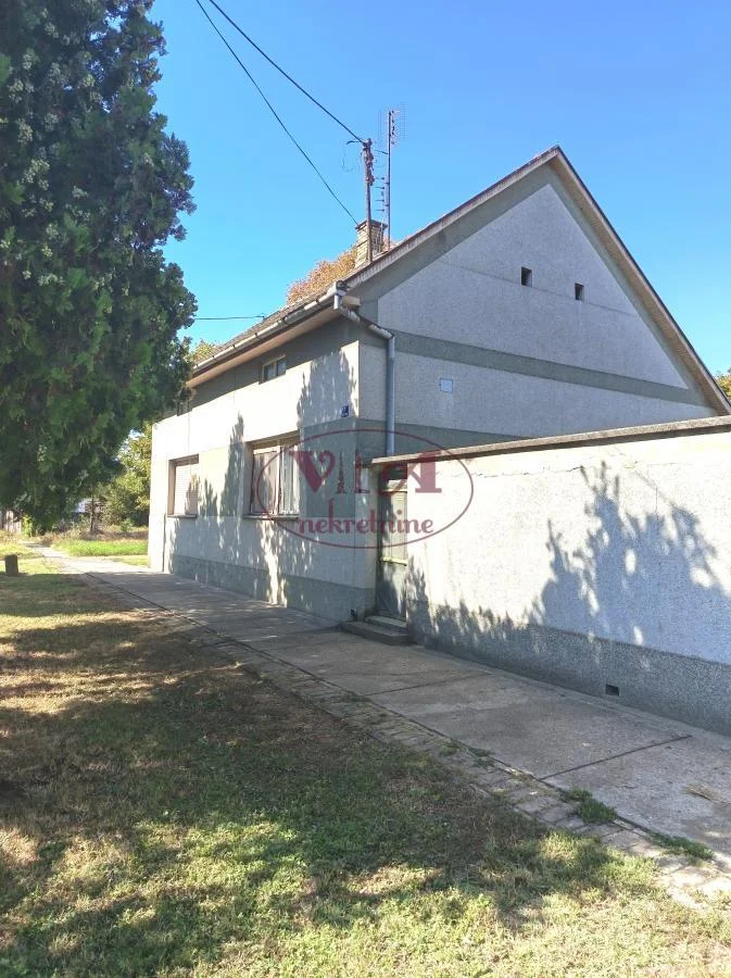 Kuća sa dva stana u Srbobranu na uglu dve ulice - odlična lokacija za biznis