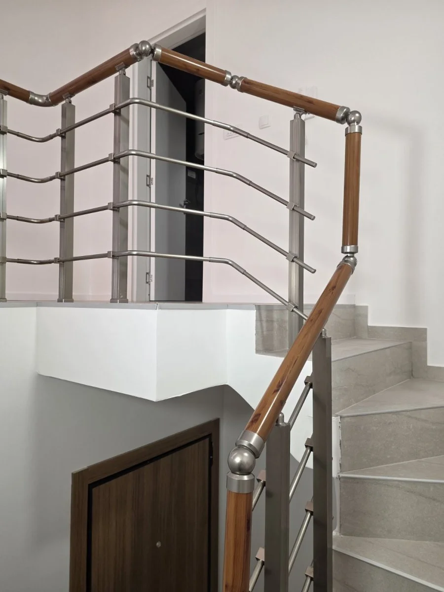 <p>NOV TROSOBAN STAN U PETROVARADINU – 77 m² + TERASA 15 m² – LIFT – ODLIČNA CENA!
 
Fantastičan, nov i odma