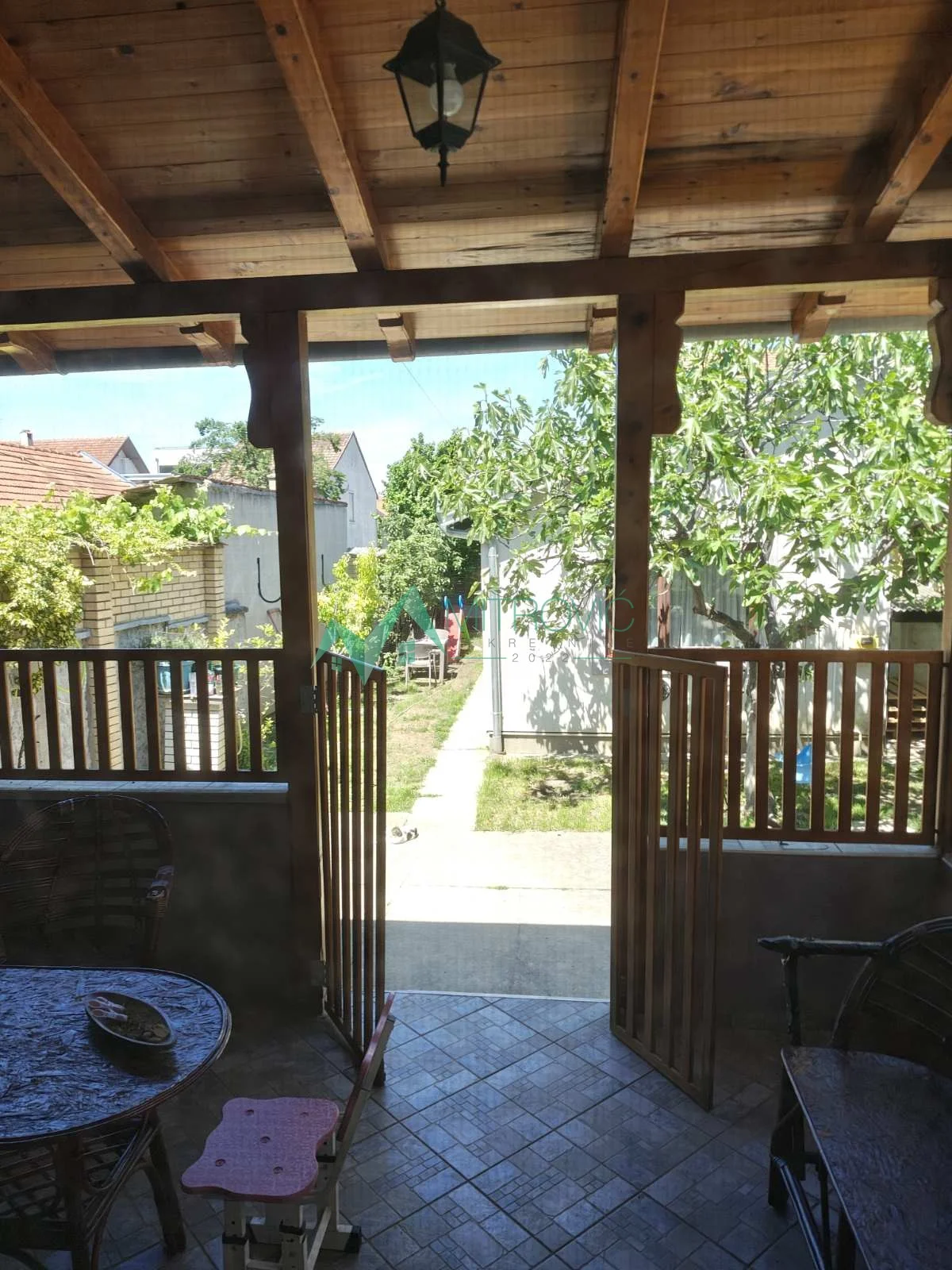 Kuća na Telepu, 129m2, plac 288m2, sastoji se od Tri stana, Đorđa Mikeša, agenciska šifra: 3000275 