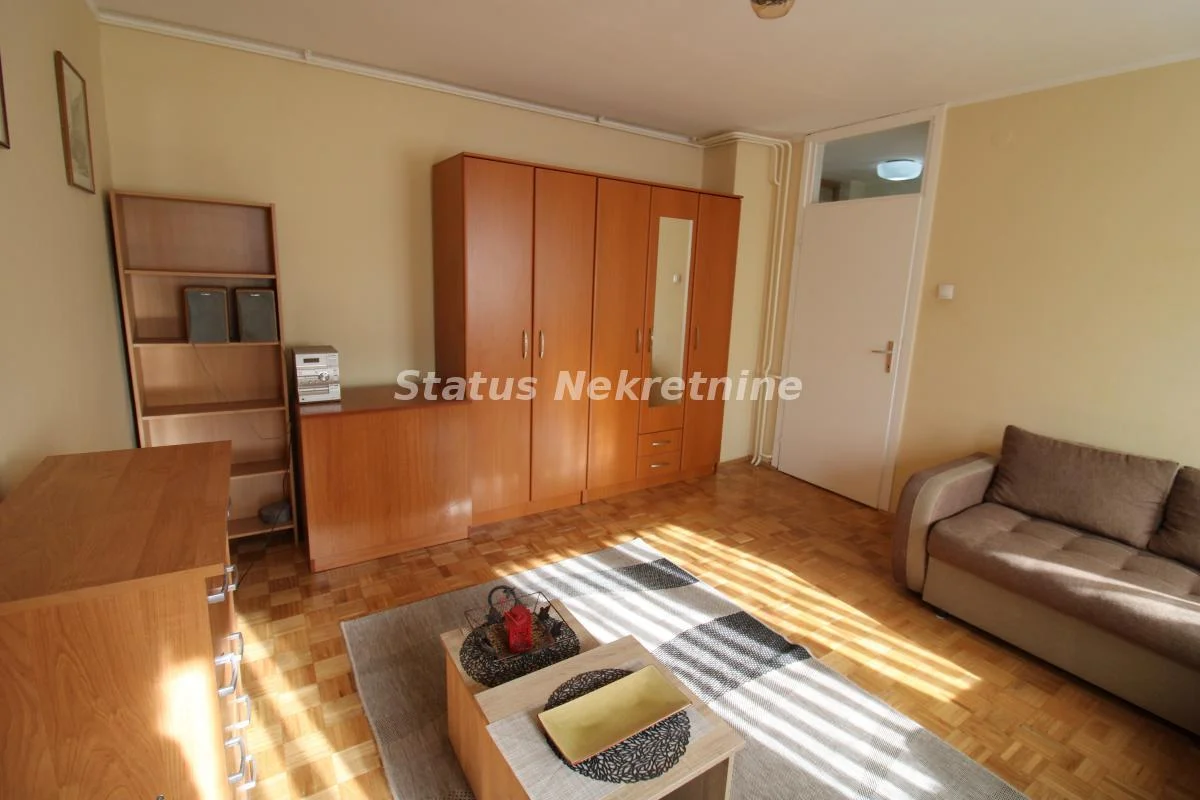 Jednosoban stan u Novom Naselju, 37 m², 3. sprat