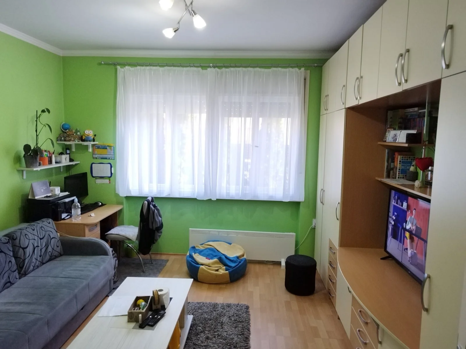 Novi Sad , TelepProdaje se jedan deo dvojne kuće. U dvorištu se nalazi još jedna kuća. Kvadratur