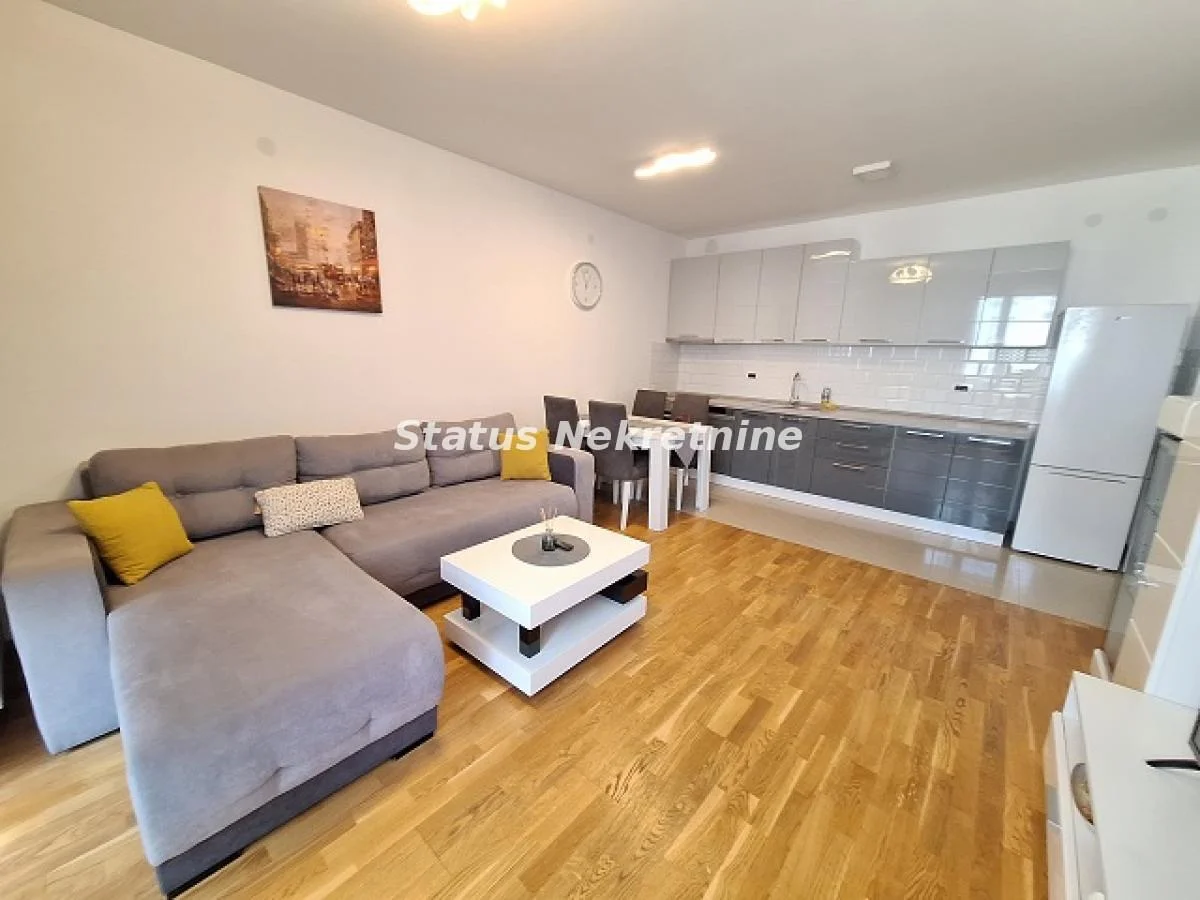 ODLIČAN NOV NAMEŠTEN DVOSOBAN STAN 47M2 NOVA DETELINARA, PARKING, 650EU