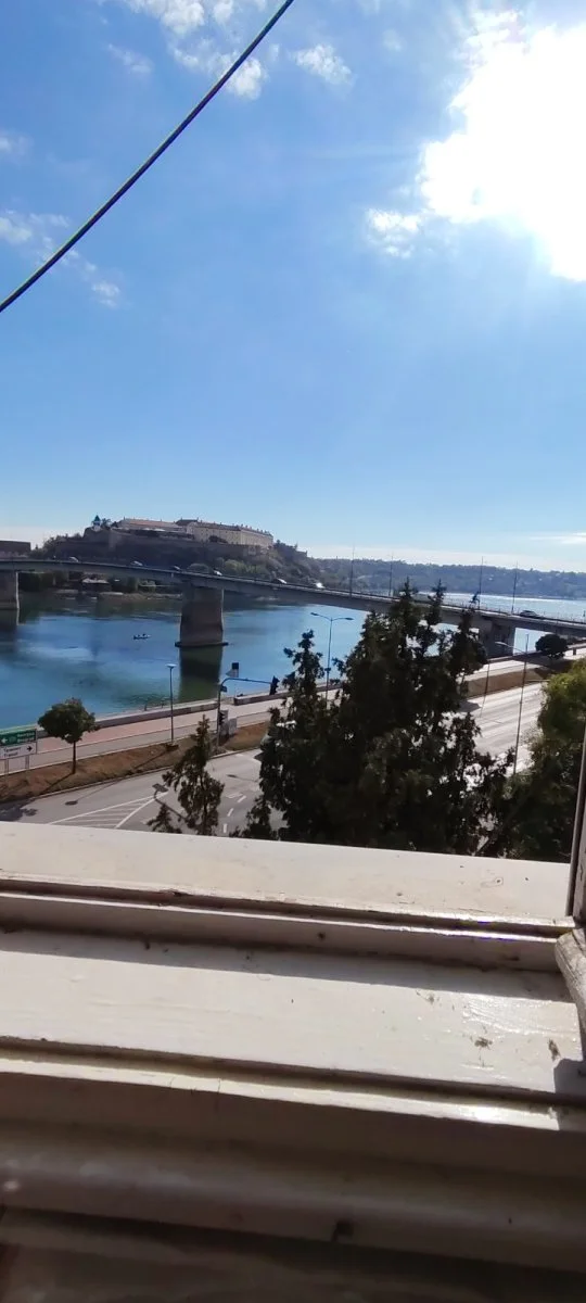 LUKSUZNA POZICIJA I OGROMAN POTENCIJAL: Dvoiposoban stan sa panoramskim pogledom na Dunav i Tvrđavu
<div>
</div><div>