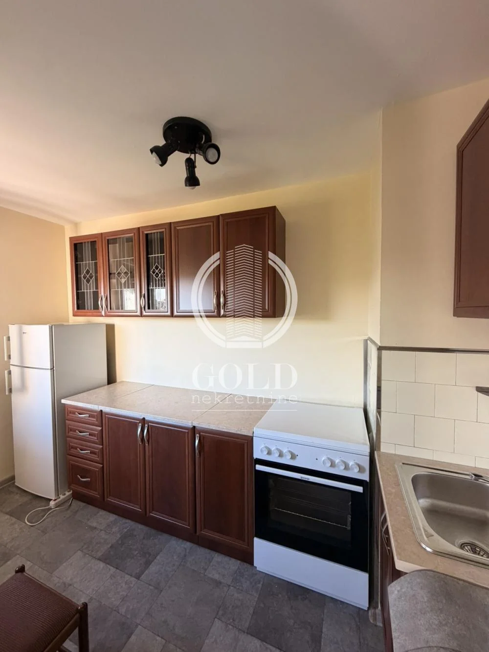 Izdavanje-Liman, 49m2-400eur, Namešten ID#13081