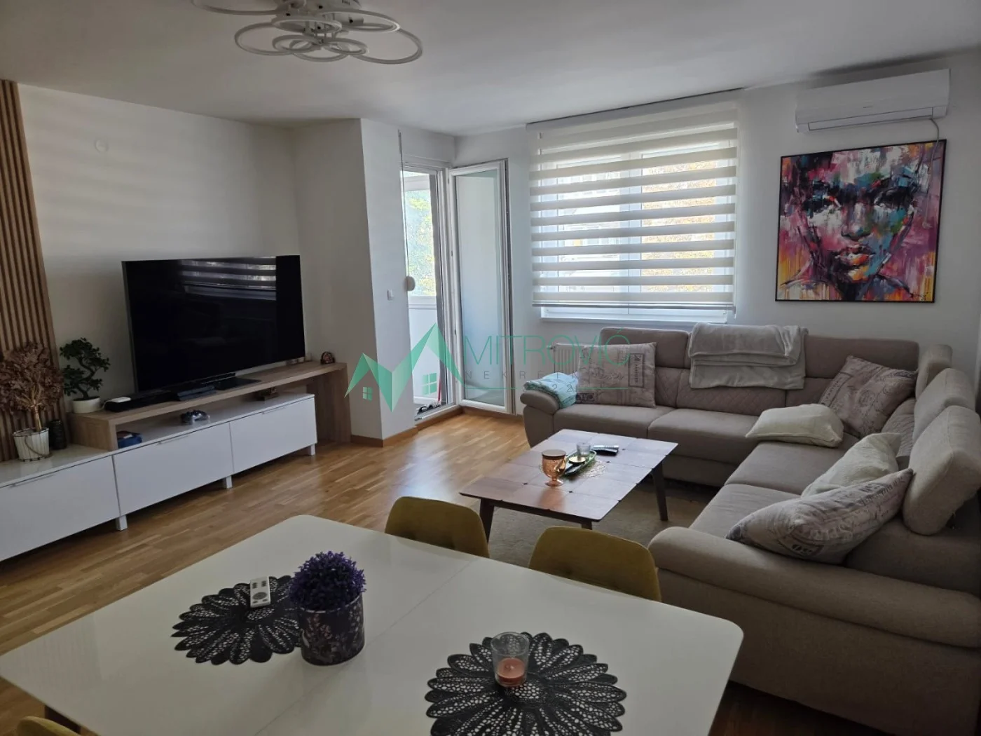 MODERAN ČETVOROSOBAN STAN – PETROVARADIN, 78 m², PARKING 