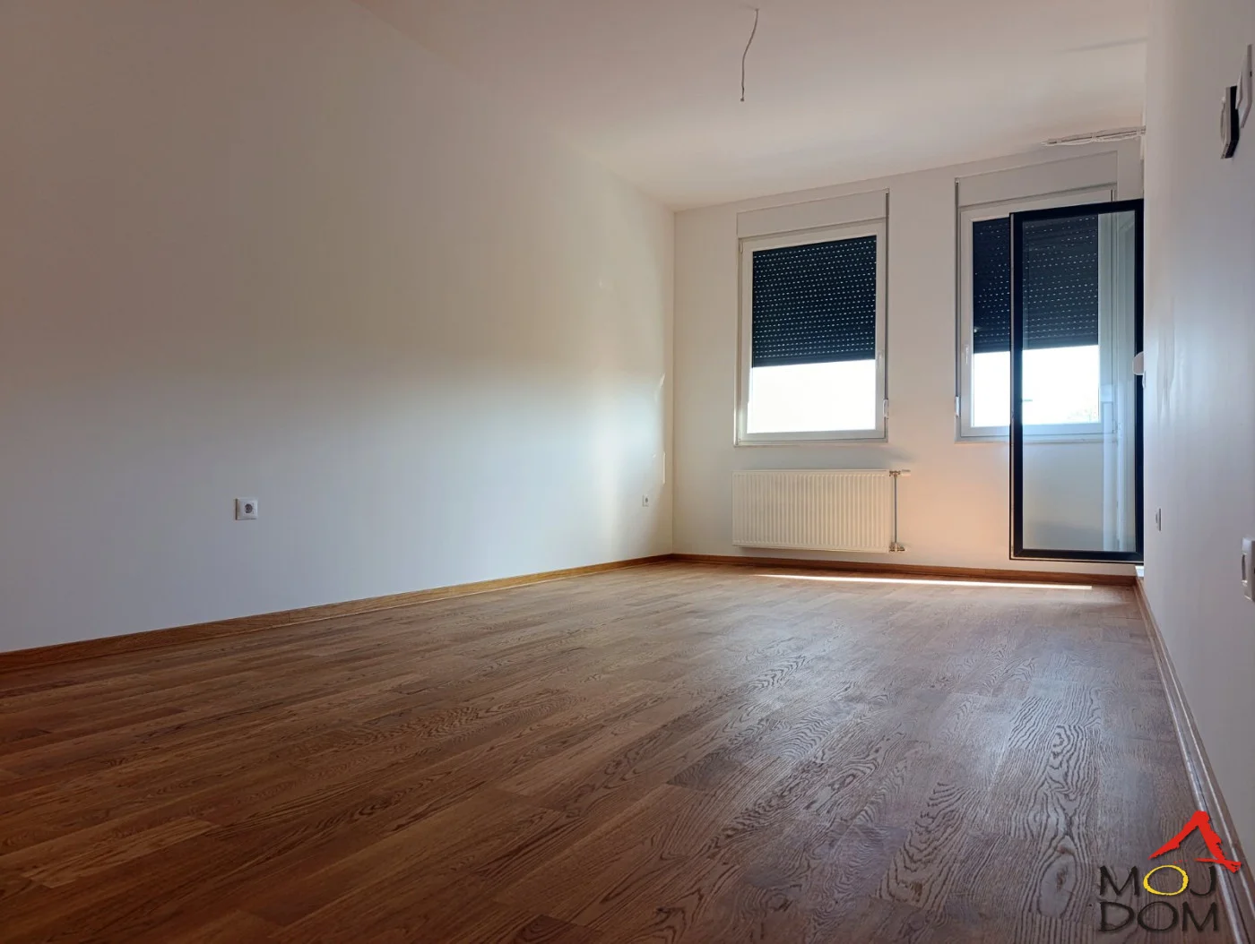 

Prodajemo potpuno nov i neuseljavan stan površine 44,25 m², na poslednjem spratu zgrade sa liftom, na odličnoj lokaciji na Telepu, u blizini Limana. Stan se sastoji od dnevnog boravka sa kuhinjom i trpezarijom, odvojene spavaće sobe, kup