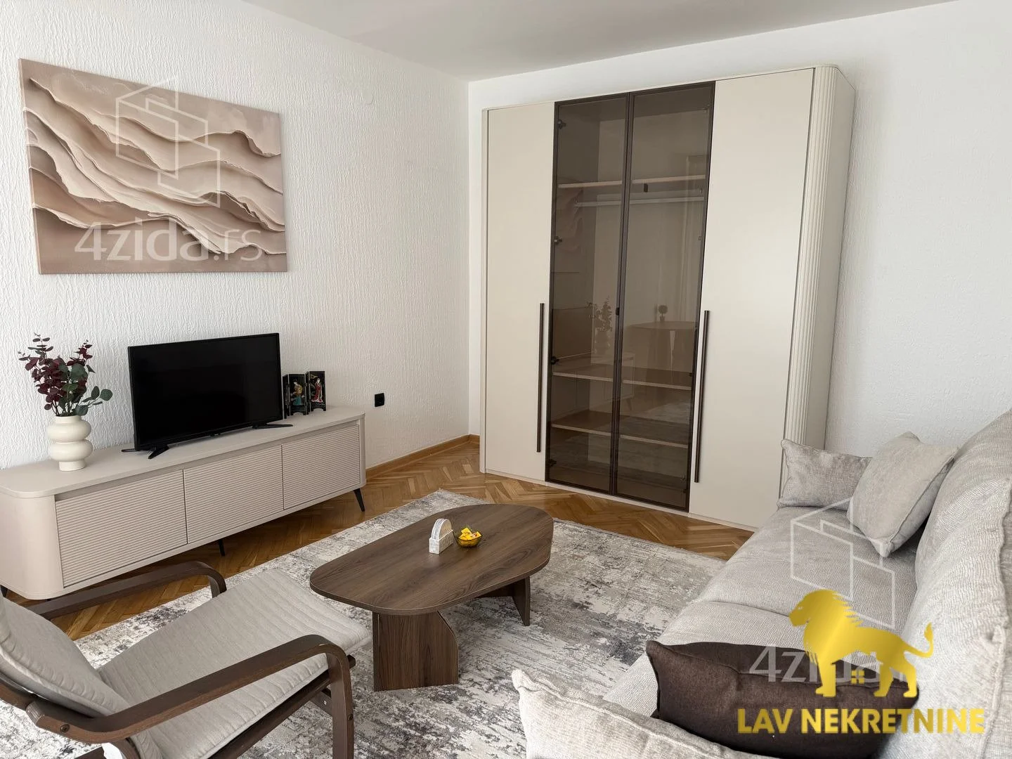 Bulevar Kralja Petra I. Useljivo od 1. novembra. Nije pet friendly.Kontakt:&nbsp;062 7445 42 (iskljucivo putem poruke po