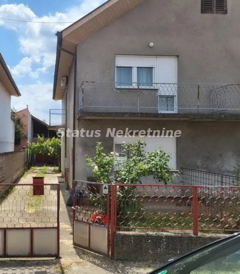 Futog-Dvojna Porodična kuća 100 m2 u blizini Sportskog Centra i Bazena-065/385 8880
