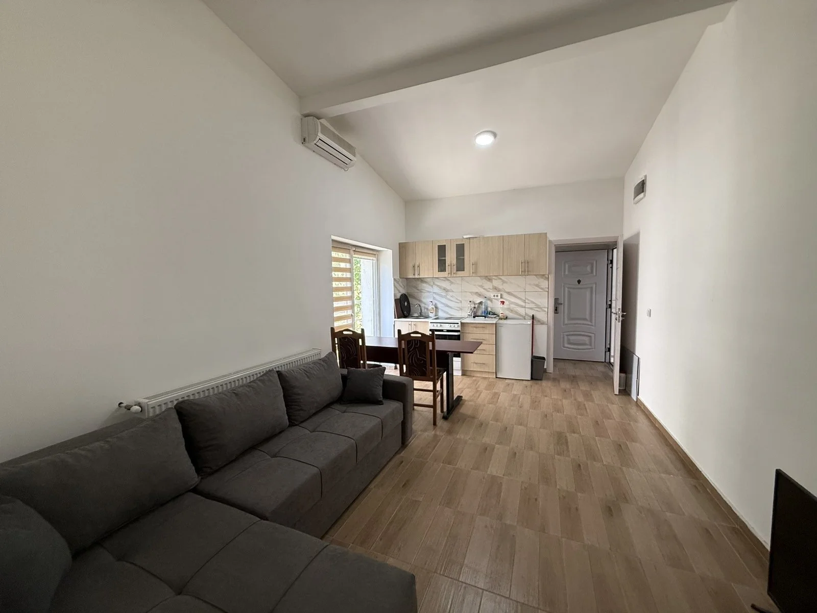 NOVI SAD. SAJAM. JEDNOIPOSOBAN STAN. (Svet nekretnine, Novi Sad, Reg. br. 405)