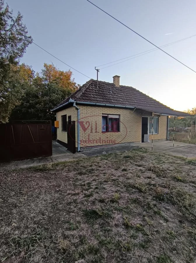 Srbobran, Turija, Manja kuća sa lokalom sa izlazom na dve ulice