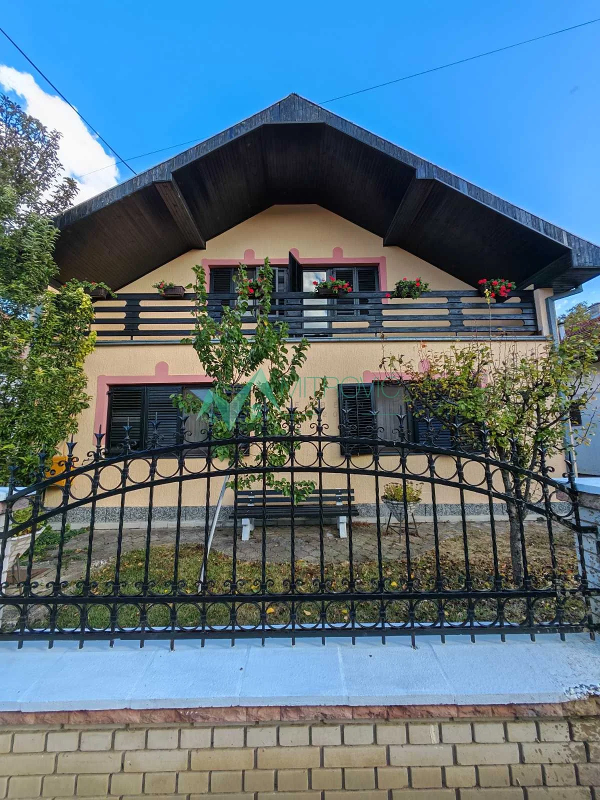 Temerin. 230m2. Odlična kuća. š: 3000279. 