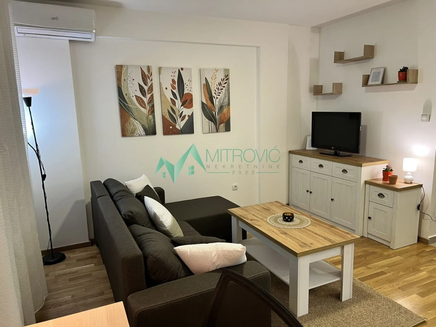 GARSONJERA 28 m² – TELEP, NOVA ZGRADA

Izdaje se potpuno 