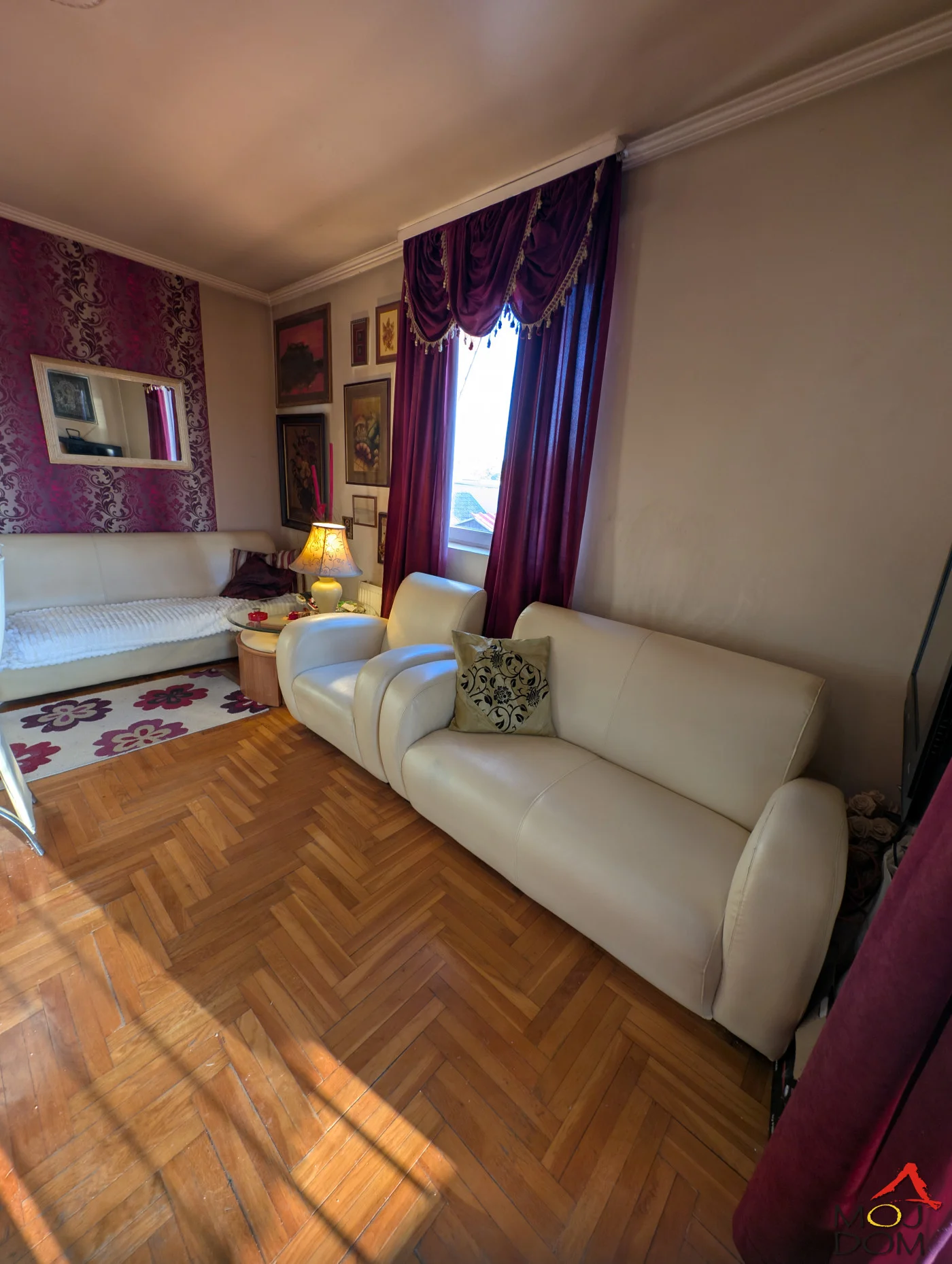 Jednoiposoban stan na Salajci – terasa, mirna lokacija i centar na manje od 10 minuta hoda

Retka prilika za kupovinu jednoiposobnog stana od 33 m² na Salajci, u mirnoj, neprometnoj ulici, na manje od 10 minuta hoda od centra Novog Sada. Dvorišna