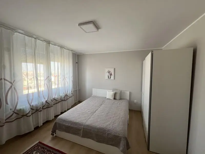 Novi Sad, Grbavica. FANTASTIC FAMILY APARTMENT! Three-room apartment for rent in a great location for living, especially for families with children due to immediate proximity to schools and kindergartens. The apartment is 72m2, with two comfortable bedrooms, a living