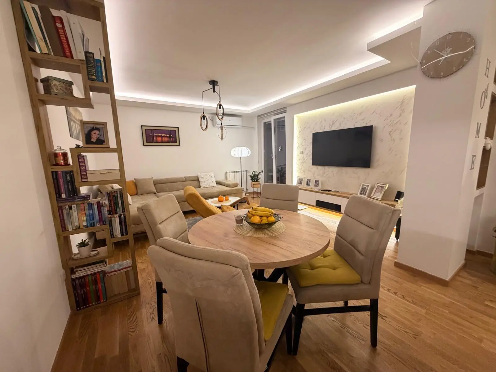 NOVI SAD. DETELINARA. TWO-ROOM APARTMENT. FULLY FURNISHED APARTMENT. The building has an elevator with direct access to the garage, which means?