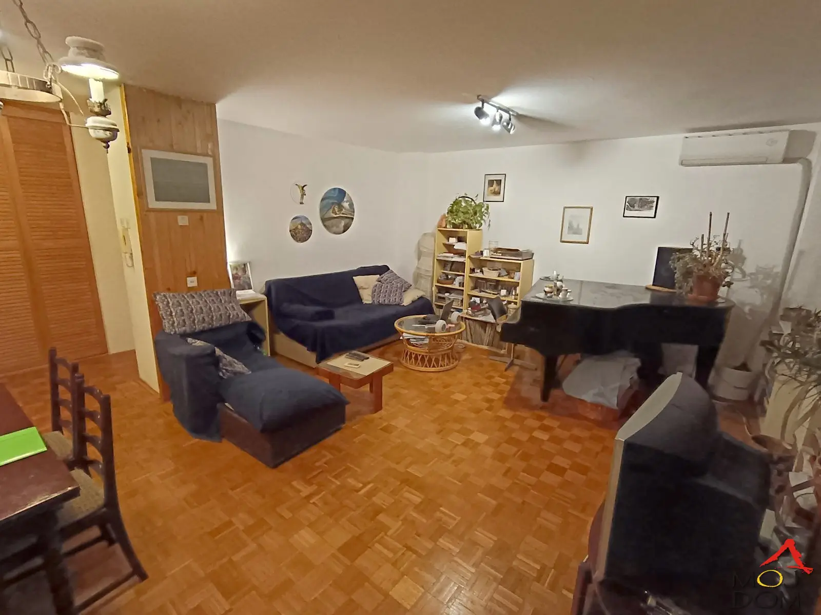 For sale: true family four-room apartment in an excellent location. Everything is within your reach. Two elementary schools, two kindergartens, and a health center are 5 minutes away, and the city center is just a 10-minute walk. The apartment is on the 7th floor out of 10 and cons