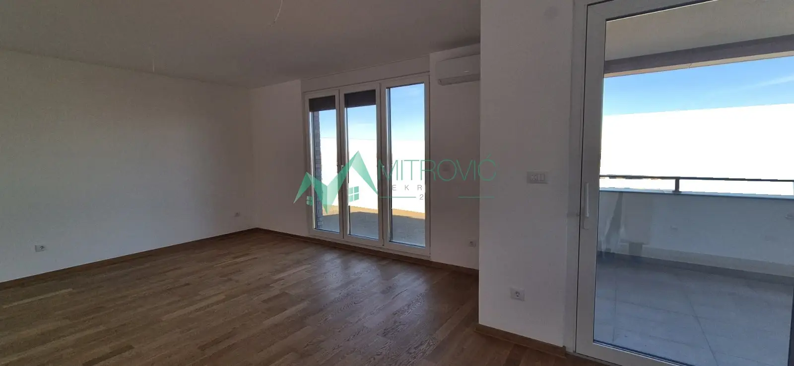Sremska Kamenica - Four-room apartment with a view of Novi Sad 95m2 + FREE parking spot