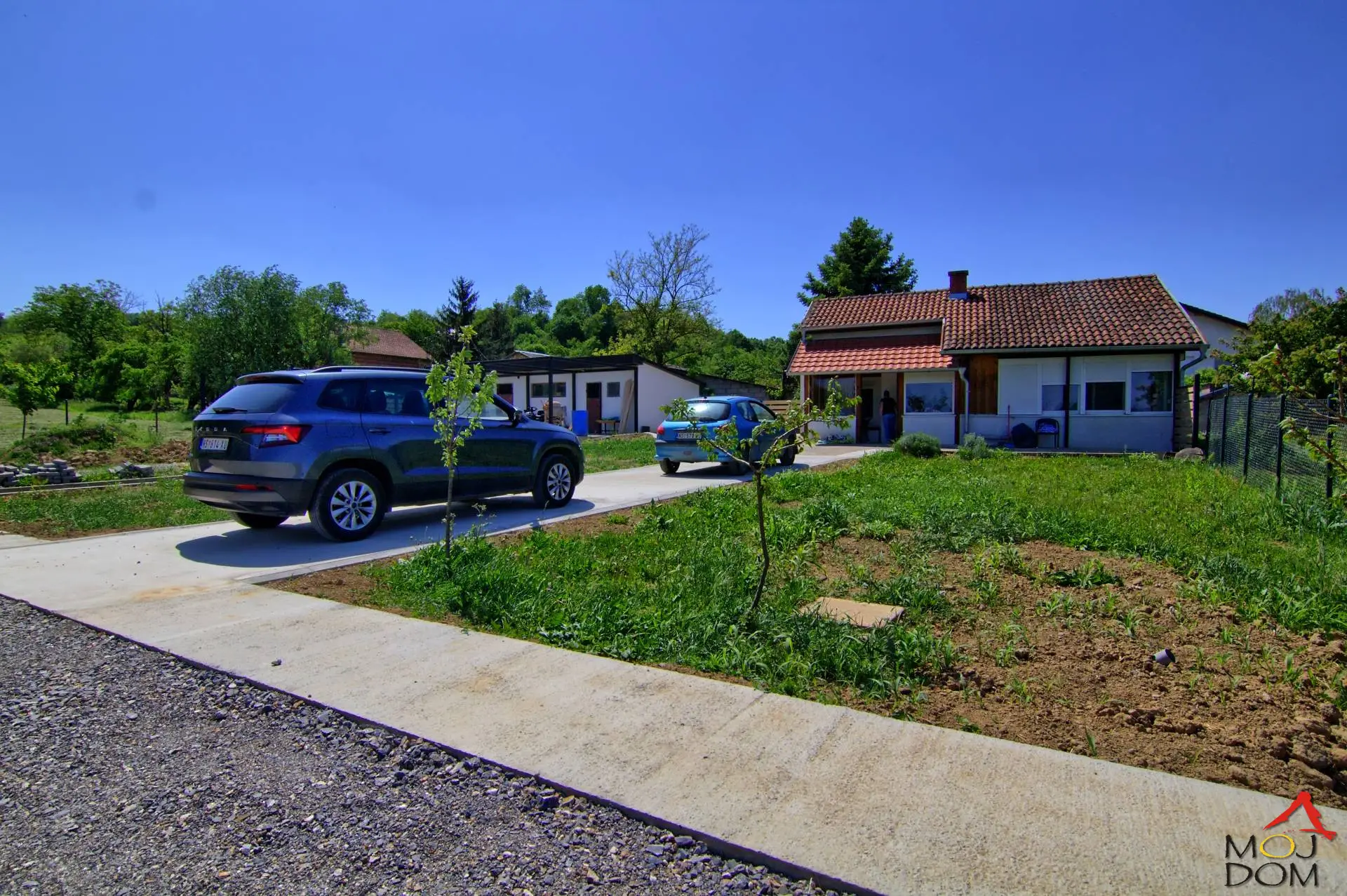House in close proximity to Beočin. Moj Dom agency is selling an almost new house of 80m2 on a plot of 5 ares (500m2). The house is ideal for a small family to live in, as well as for use as an office or some type of quiet activity. Surrounded by greenery