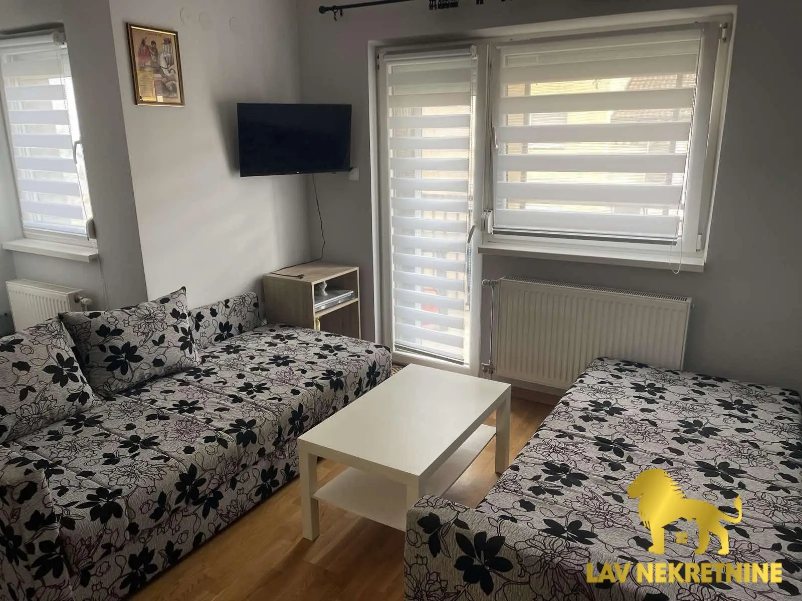 Prodaje se stan u Čerevićkoj ulici, bez ulaganja, niski računi. Uknjižen 1/1, bez tereta.&nbsp;Kontakt: 063/744-5379
