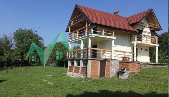 Sale of 2 houses and plot with total area of 11,850m2 in Vrdnik
