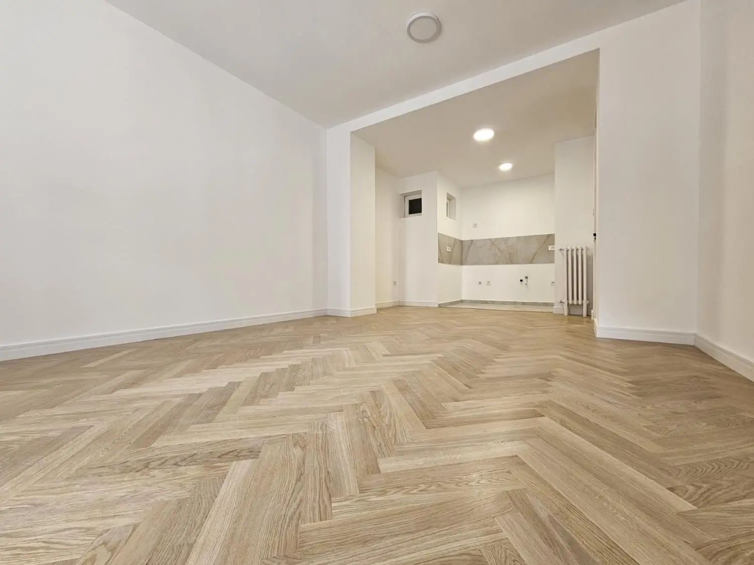 Novi Sad - Center - old town, FULLY RENOVATED three-bedroom salon apartment of 75m2 for sale, move-in ready, registered.

The apartment is fully renovated with top-quality materials, ceiling height over 3m, located in an excellent location, close to the Danube and