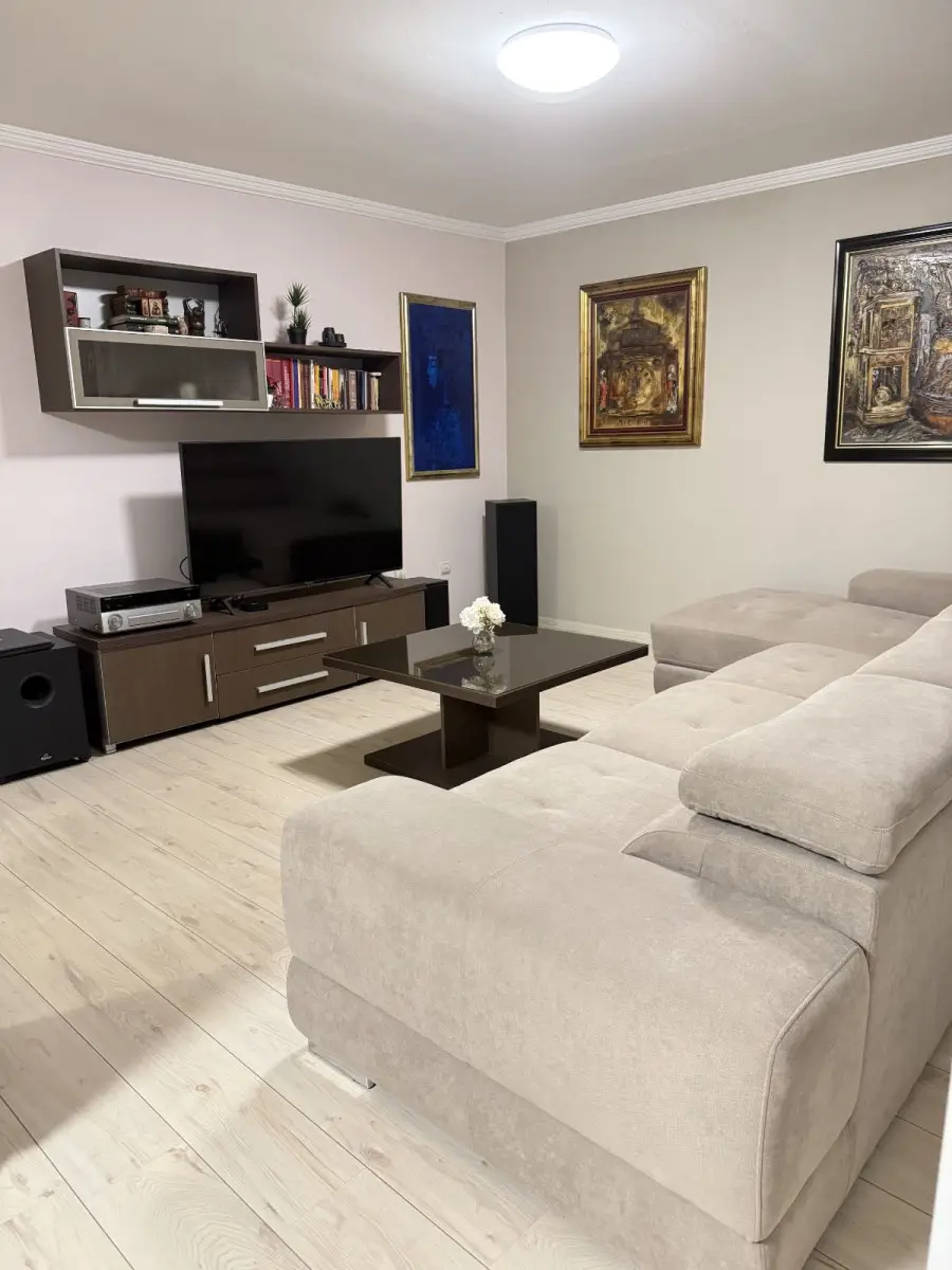 (Svet nekretnine, Novi Sad, Reg. no. 405)