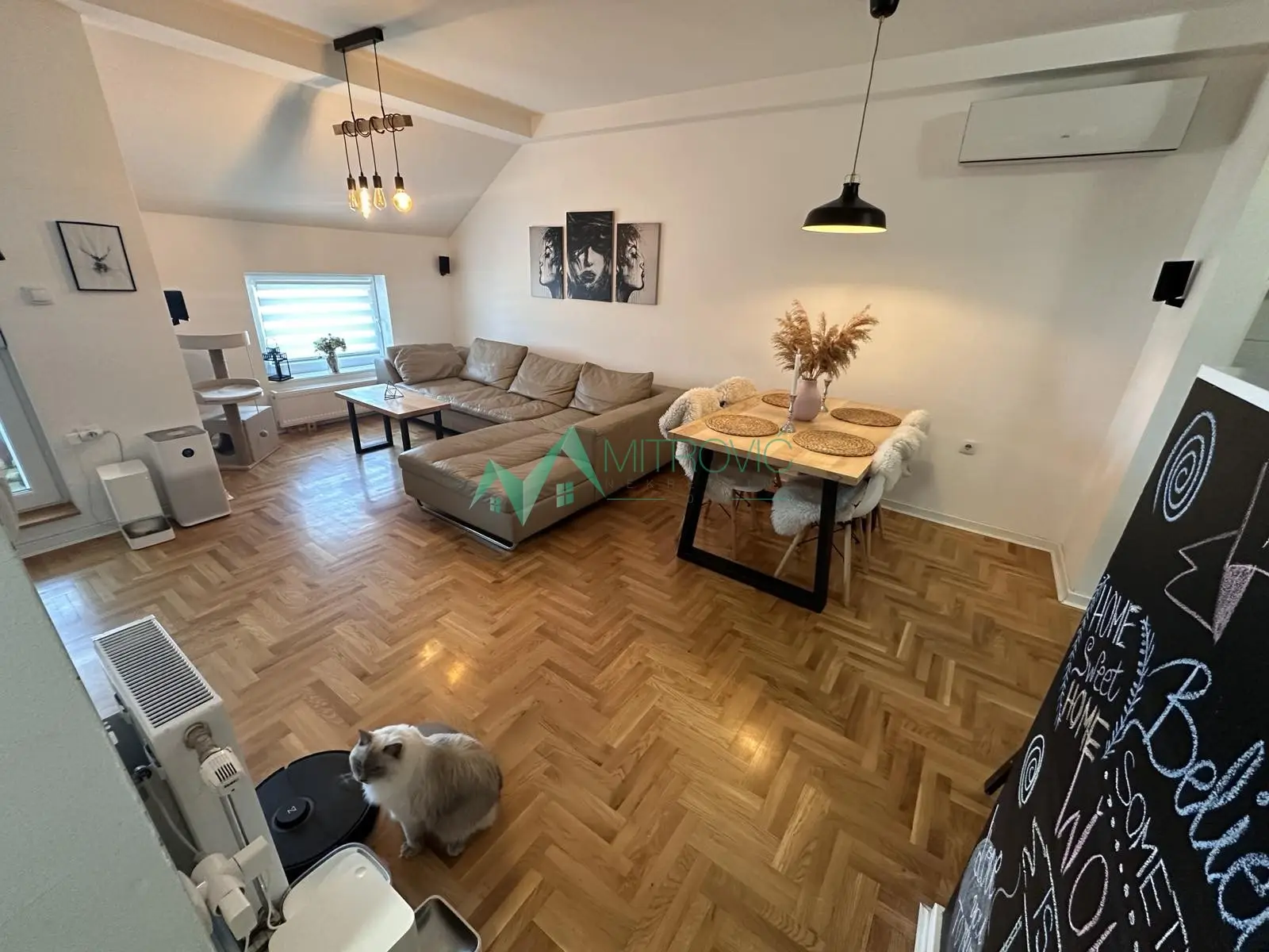 Telep, 94m2. Three-and-a-half-room duplex with parking spot.