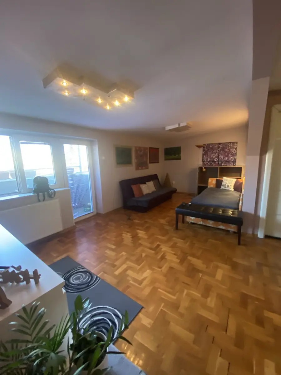 Novi Sad, Telep, Three-room apartment of 75m2 is ready to become home for new residents. Spacious, warm, well-arranged, has living room