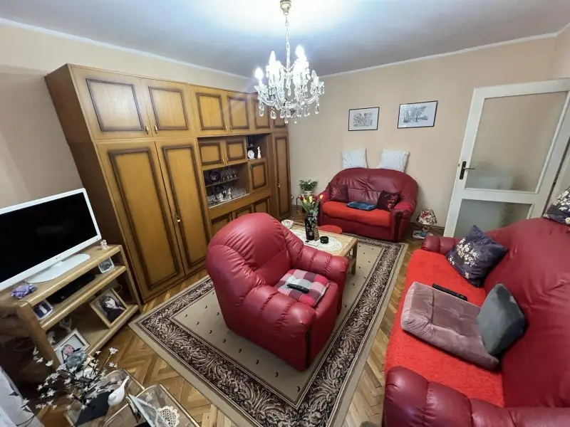Novi Sad, Kej. THREE-ROOM APARTMENT WITH A VIEW OF THE DANUBE! Fantastic apartment with an unreal view - and not the top floor! The apartment is in a very attractive location, great for living, in an older, well-maintained building, with