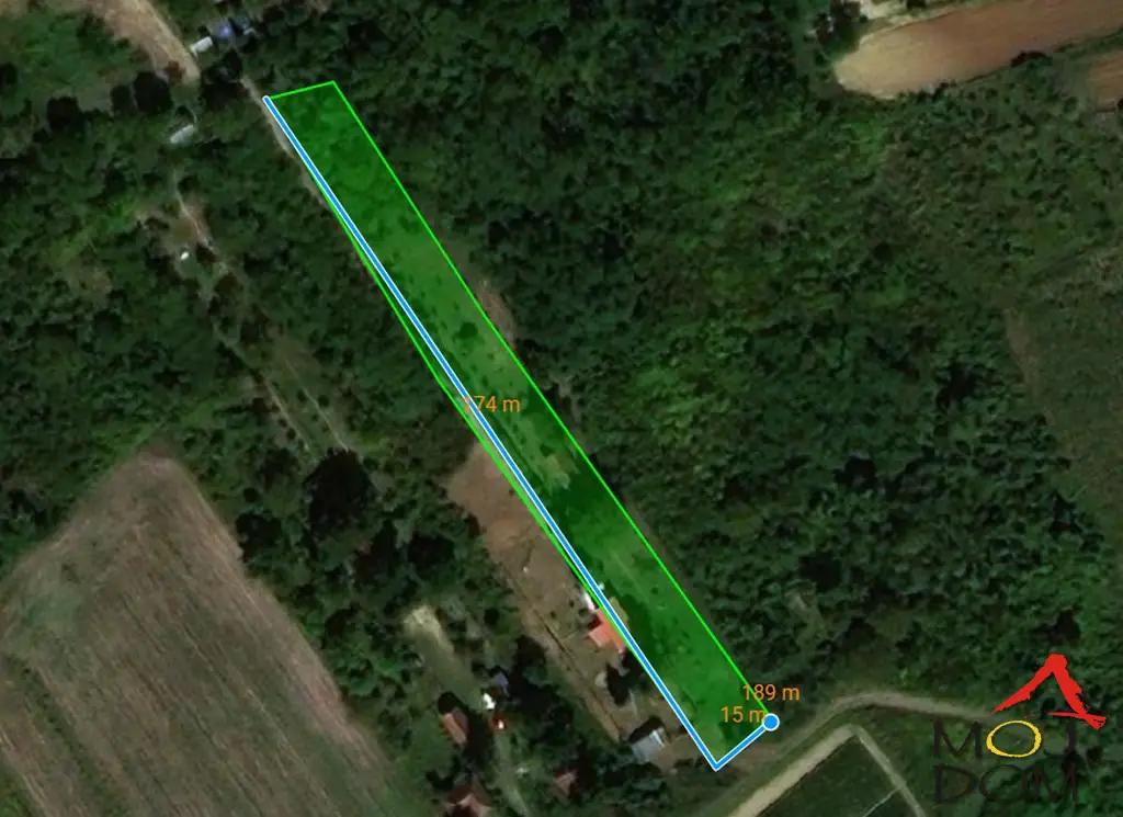 Building land with a cottage and orchard in Čortanovci
For sale: spacious building land of 1,740 m², located in a quiet part of Čortanovci, in the Inđijski breg area. The parcel has ideal dimensions for various types of construction