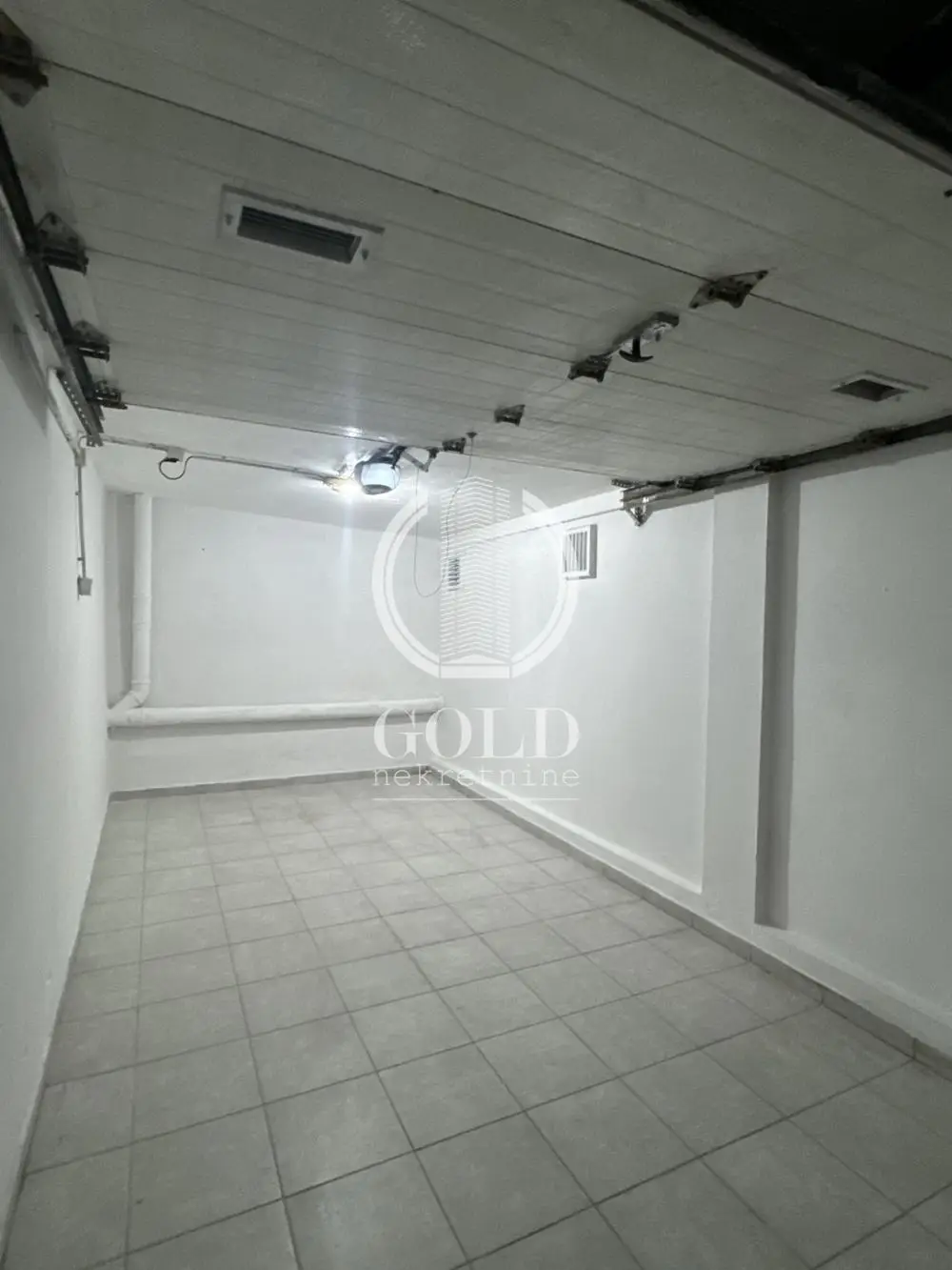 Izdajemo odličnu garažu - CENTAR ID#10593
