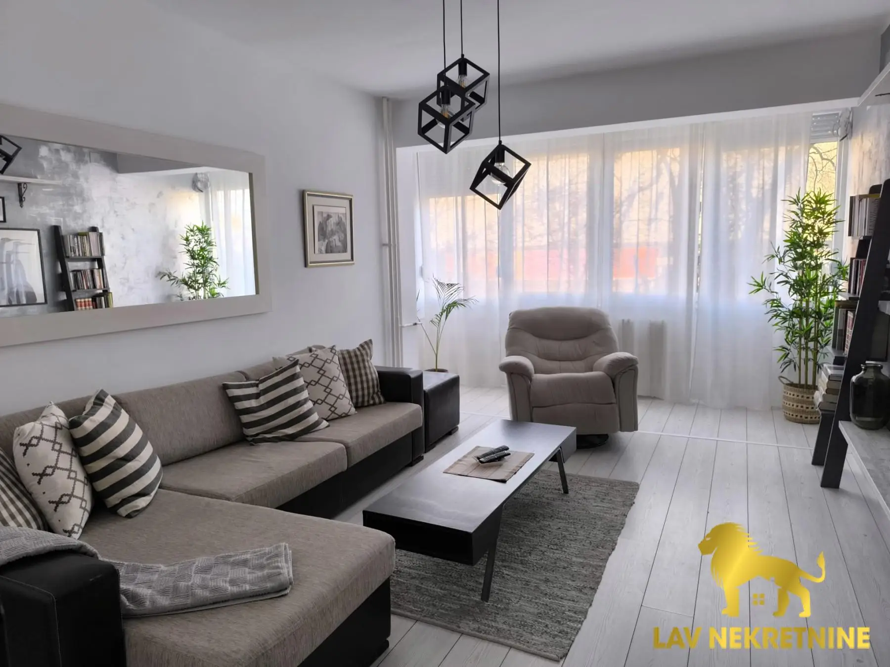 Bulevar Cara Lazara, across from Promenada. Free double-sided parking, bike storage, basement.. Monthly costs are about 120
