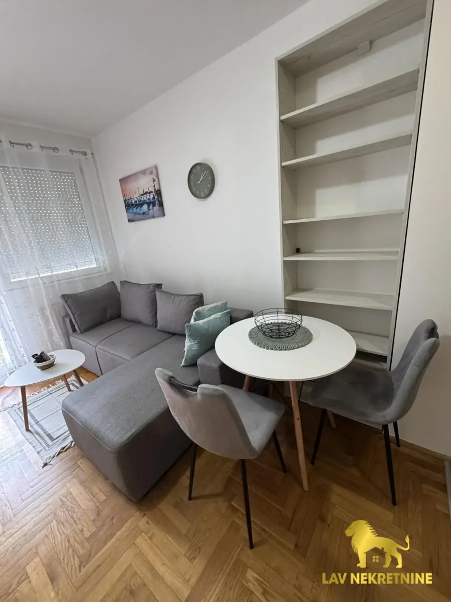 For sale: a new, modern, and well-equipped studio apartment in an excellent location on Janka Čmelika street, above a restaurant