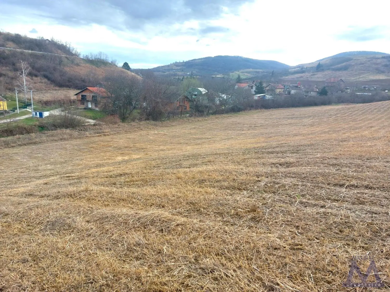 Čerević - Šakotinac, multiple building plots for sale of 1500m2 each, registered, construction permitted, close to the main road.
Plots can be joined as desired, up to about 20 thousand m2.
Plots are in an excellent location, asphalt road, all connections available.