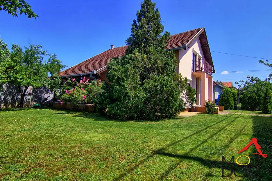 Looking for the perfect home for your family? We have a great offer – a beautiful family house on the very border of Telep and Adice, in a quiet part of Novi Sad. This exceptional house is ideal for comfortable family life, with all amenities close at hand.
T