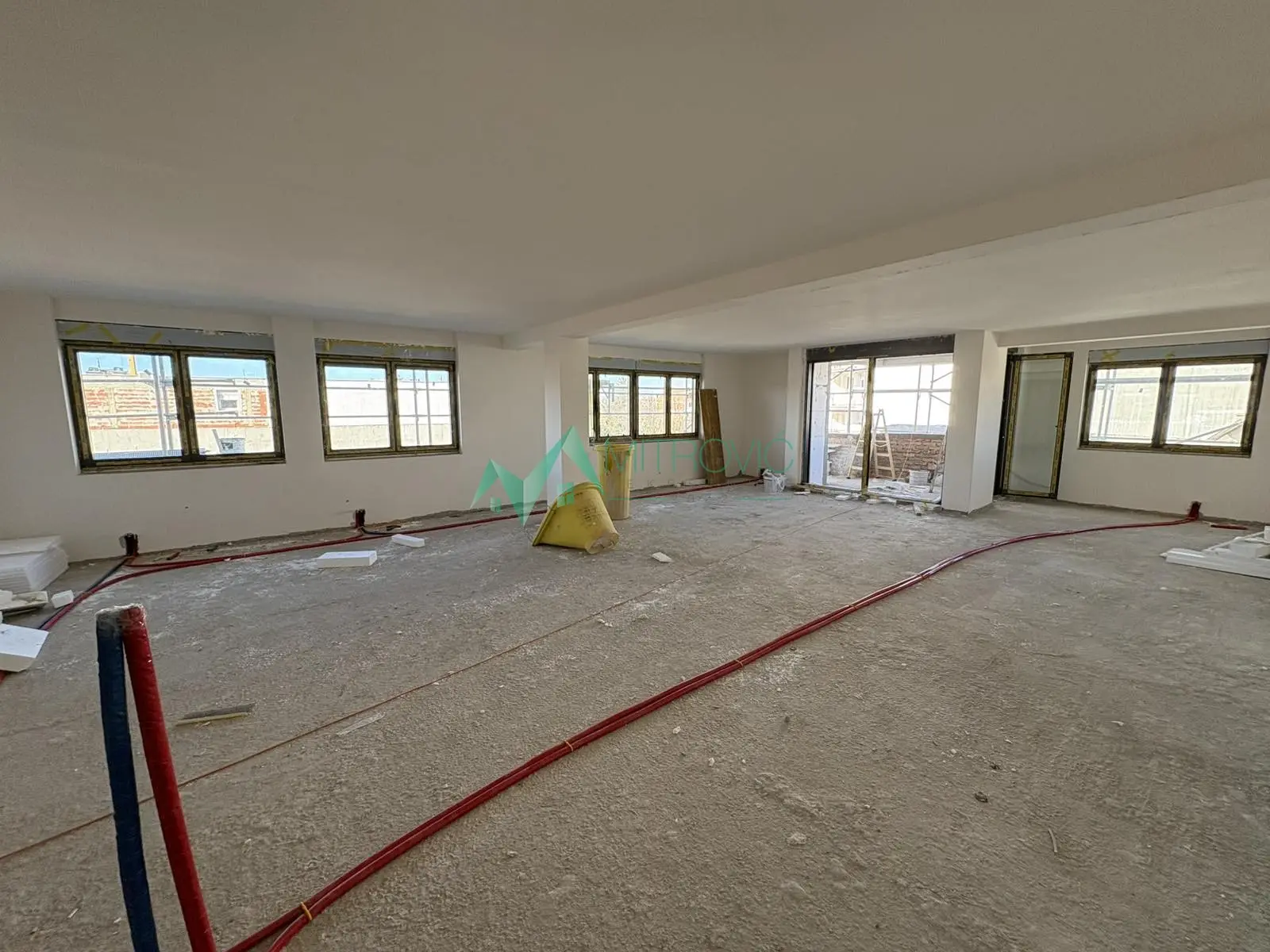 Lux četvorosoban stan na Salajci-108m2