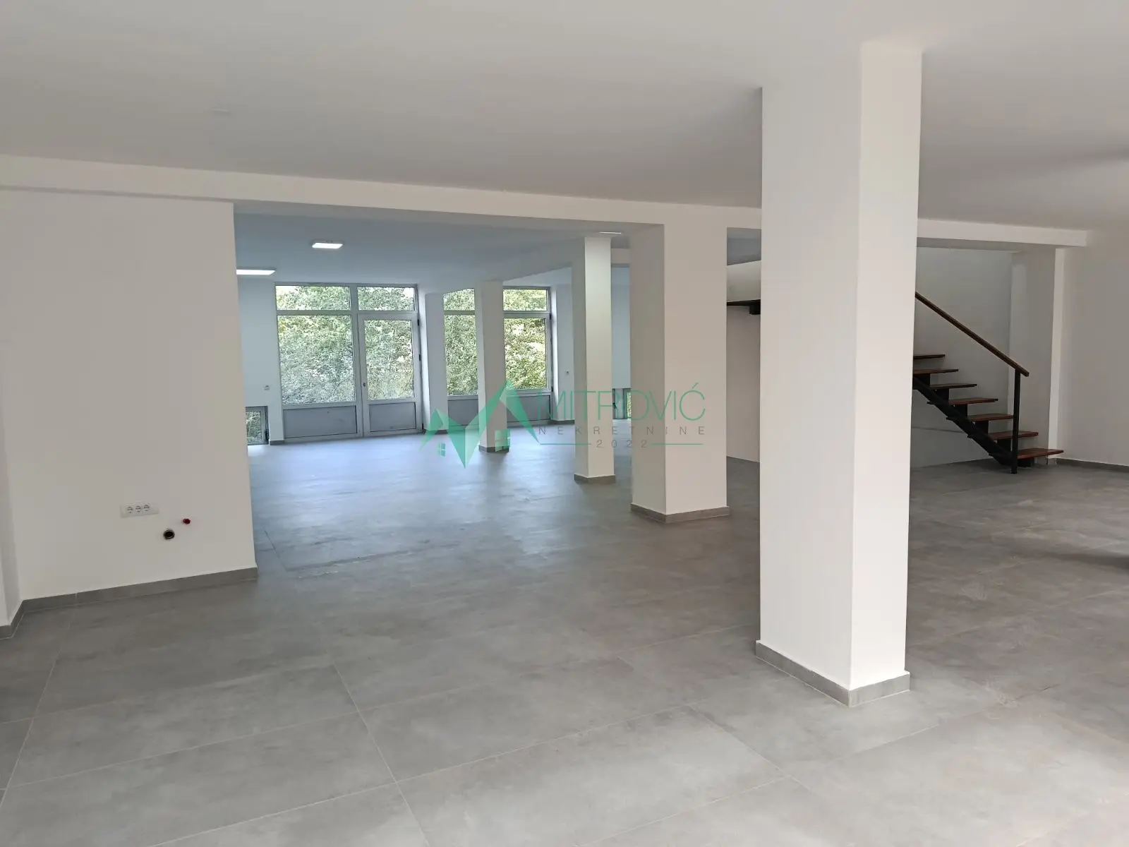 PHENOMENAL, MULTIPURPOSE OFFICE SPACE ON 3 LEVELS IN TELEP-350M²