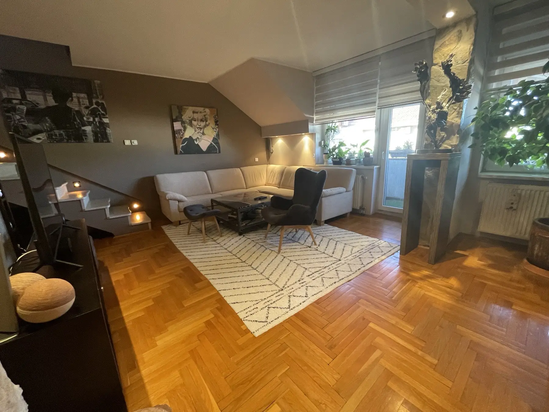 NOVI SAD.BULEVAR.ČETVOROSOBAN STAN.MOGUĆNOST KUPOVINE GARAŽE 20.000 EVRA    (Svet nekretnine, Novi Sad, Reg. br. 405)