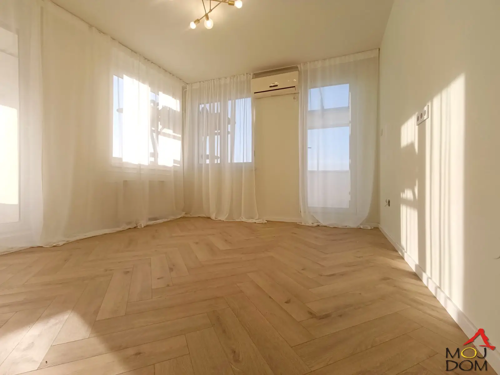 

Prodaja svetlog dvosobnog stana – Nova Detelinara, Novi Sad (49 m²)

Na prodaju svetao i prostran dvosoban stan površine 49 m², koji je nedavno renoviran i spreman za useljenje. Stan odlikuje veoma funkcionalan raspored – poseduje dve