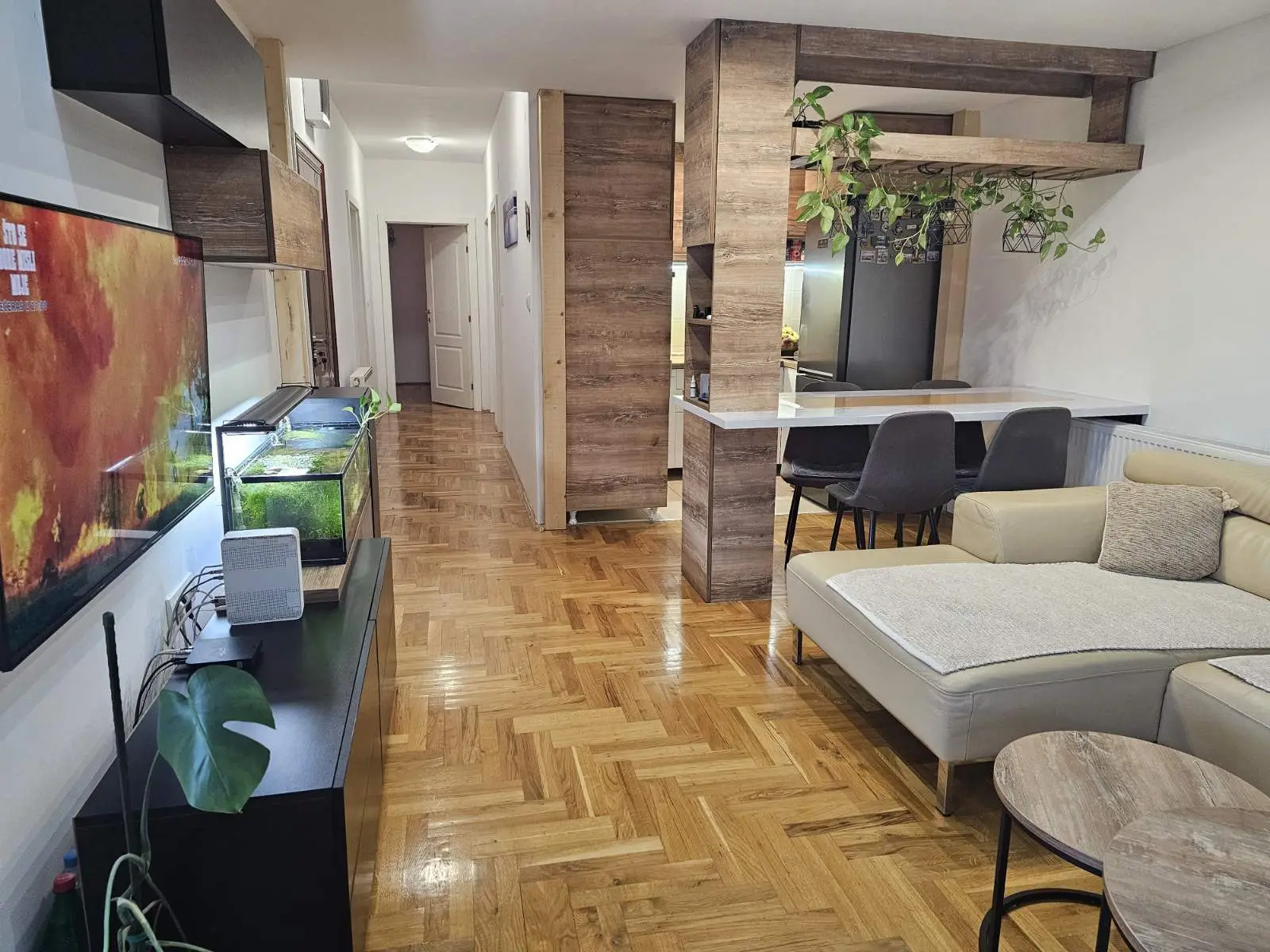 <p>Nice apartment with all things in a quiet and urbanized part of Adice.&nbsp;</p><p>A 12m2 gallery has been built above in the apartment