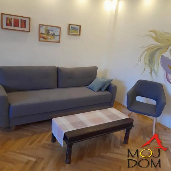 A spacious and functional 56m² apartment is available for rent, located on the ground floor of a residential building in one of the nicer parts of Novo Naselje – Šarengrad. This location offers a perfect balance between a calm family life and excellent connectivity with the rest...