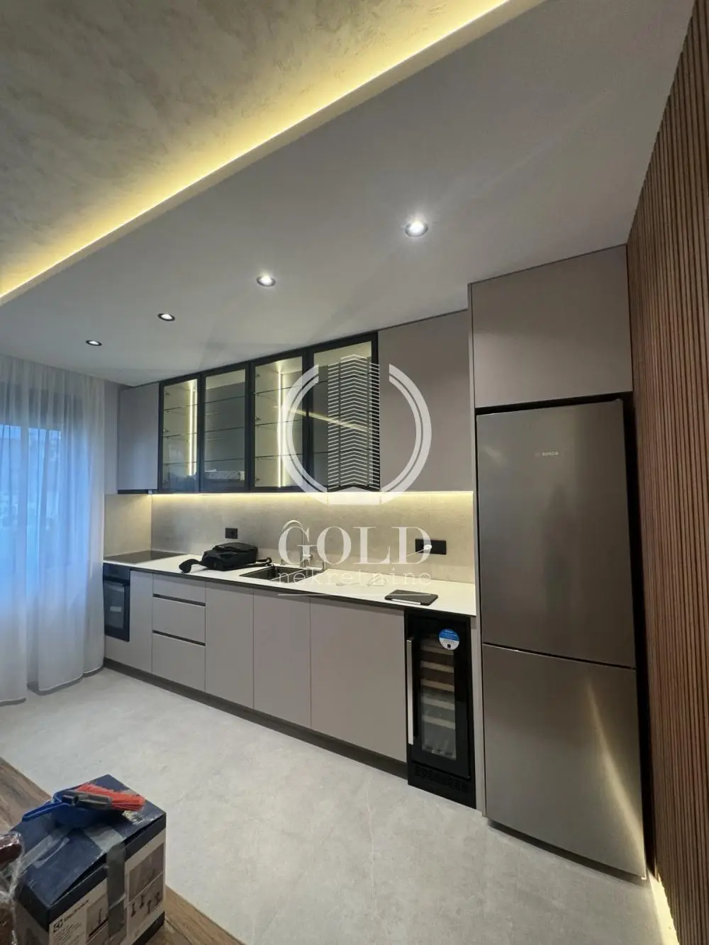 LUXURIOUS FOUR-ROOM APARTMENT - CENTER ID#9247