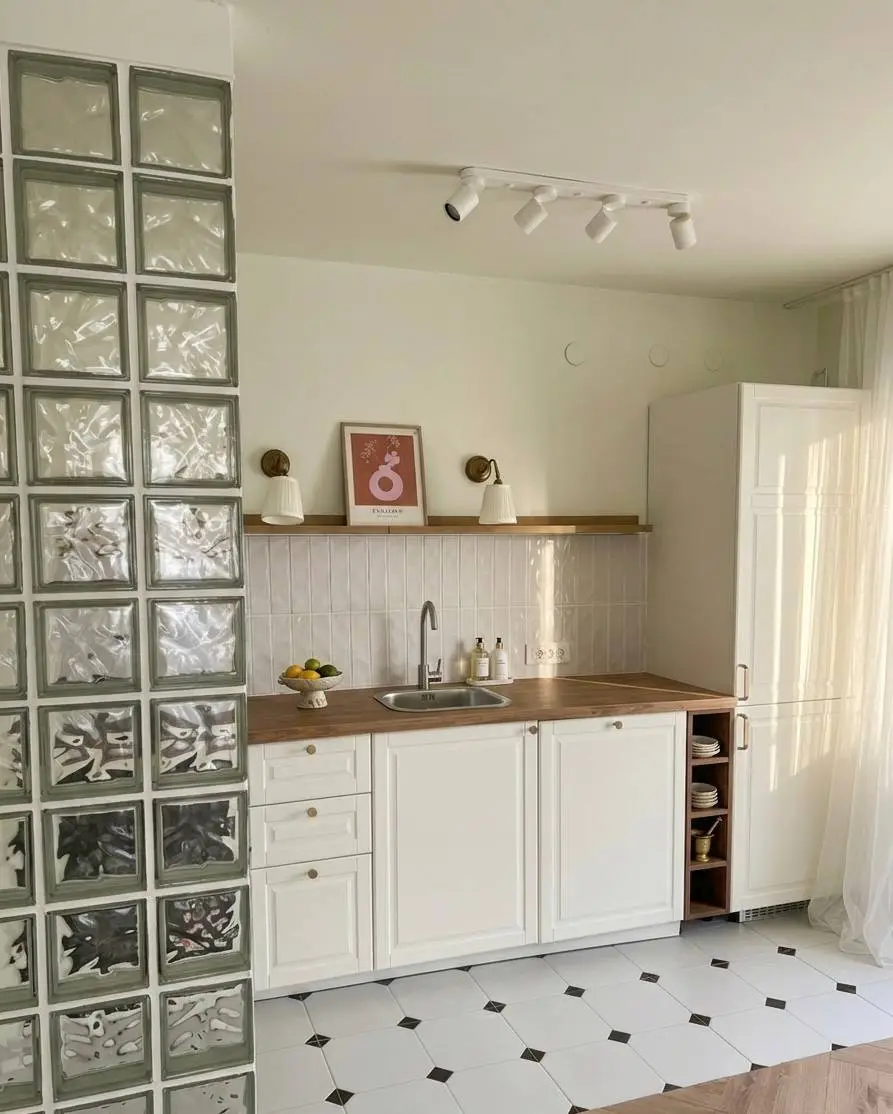 Novi Sad, Nova Detelinara, fully renovated apartment. The layout is functional: two separate rooms and a kitchen. Also