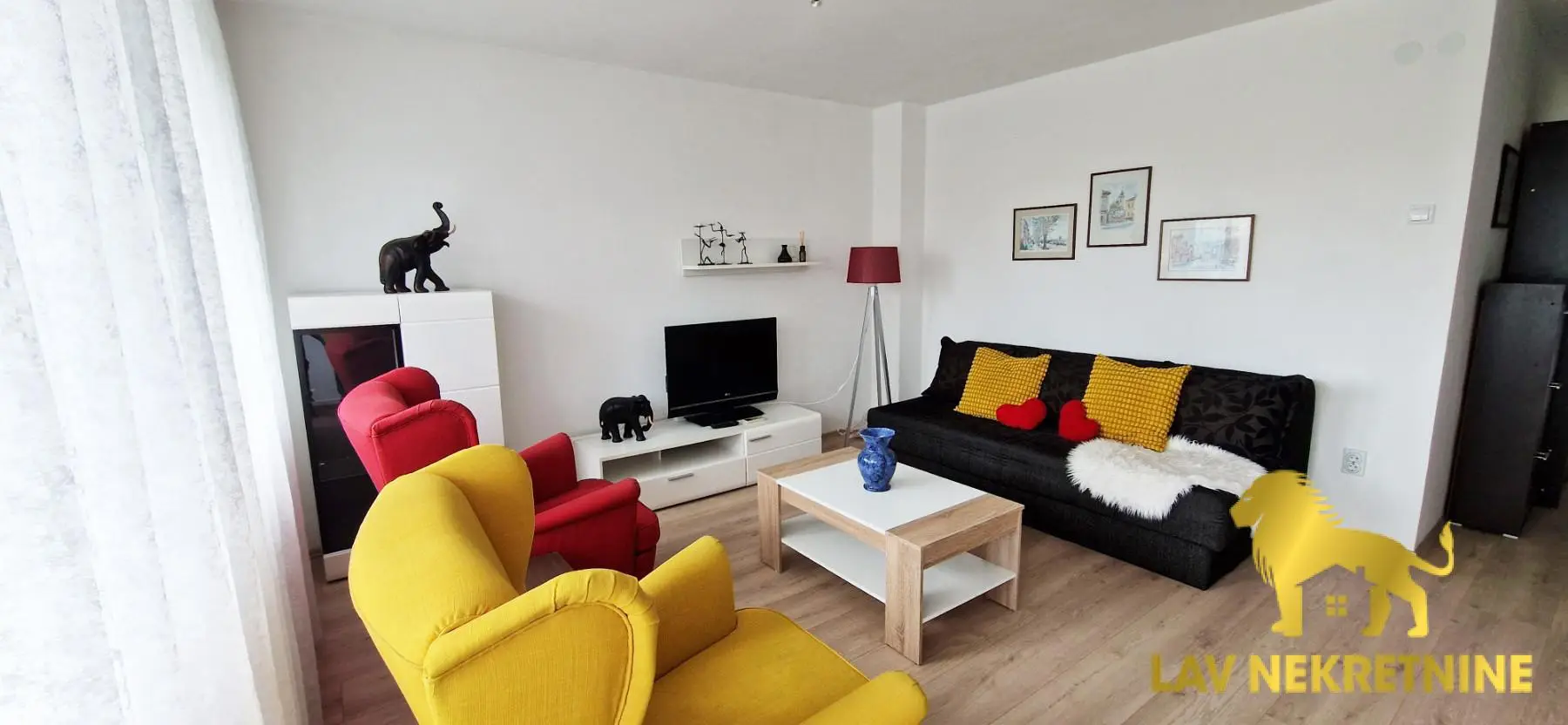 The apartment is located near Limanska market and Štrand. Not pet friendly. Contact:&nbsp;062 7445 42 (messages only, send