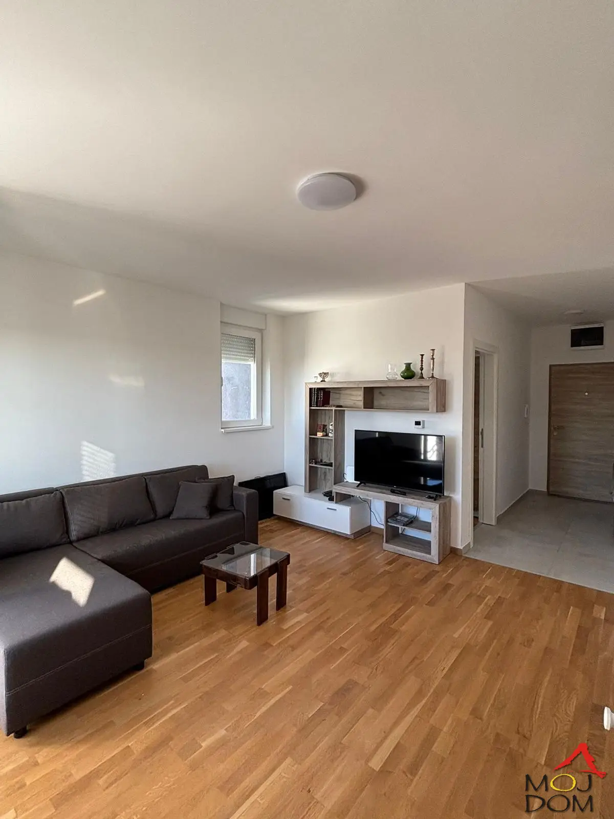 Novi Sad - Adice
In a quiet location in Adice, in a new mini-building of modern concept, a highly functional one-and-a-half-room apartment is available.
This apartment offers the perfect combination of comfort and practicality – a well-organized space with a pleasant living ro