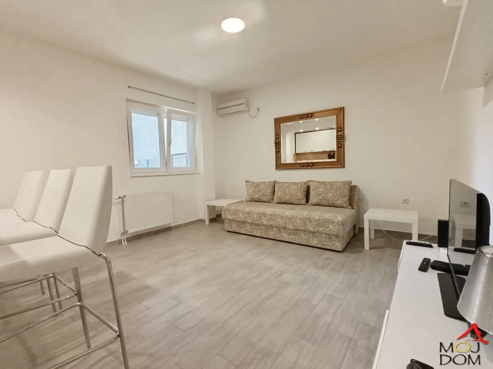We are renting an excellent renovated gas stove on the ground floor of a building on Ćirpanova Street.

The apartment is fully equipped and ready to move in immediately.

Code: 9106381

Call!!!

0638822439

Moj Dom Real Estate, Novi Sad (Reg. no. 174)

English:

We are renting ou