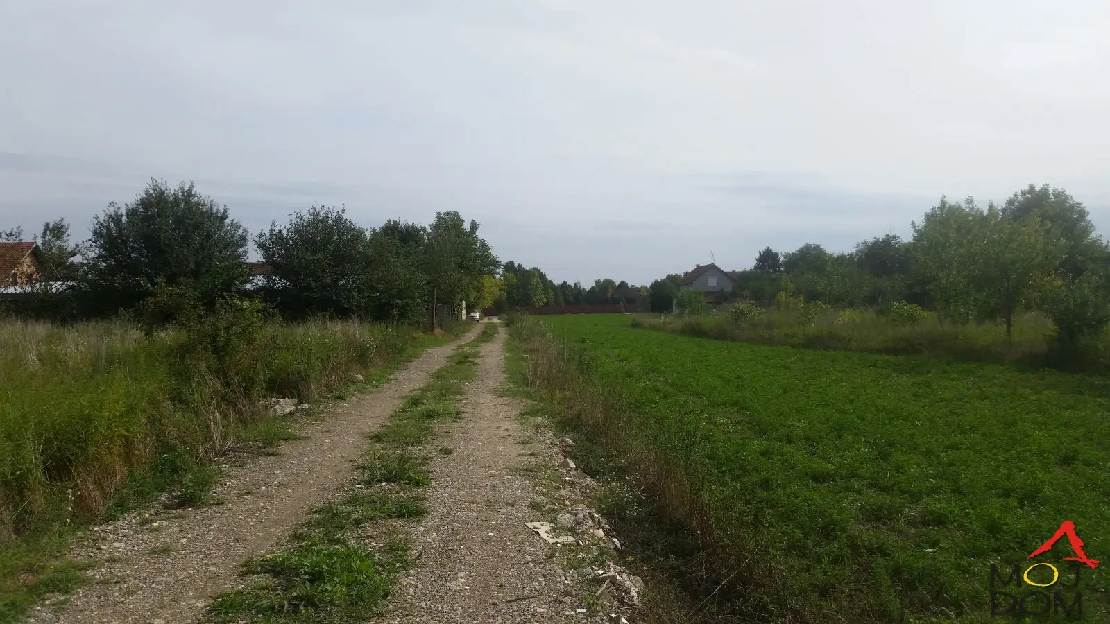 Plot for sale in Sajlovo – Ideal location for your future house!
For sale: attractive plot in Sajlovo, ideal for building a family villa, house, or residential building with three apartments.  The plot will be expanded to a total area of 1092m2 already