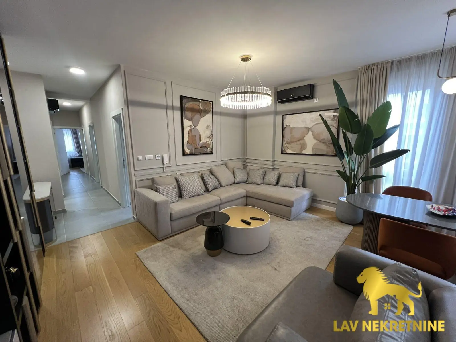 LUXURIOUSLY EQUIPPED APARTMENT WITH THREE BEDROOMS AND OPTION TO PURCHASE GARAGE SPACES! The apartment is located in a newer building, n
