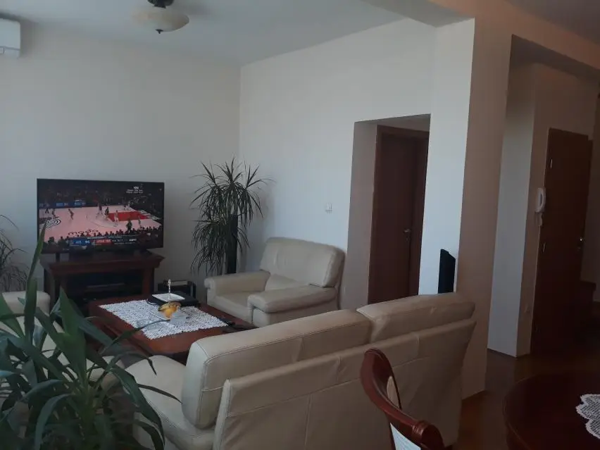 Novi Sad, Center, four-room duplex apartment, three terraces, beautiful view, parking spaces for residents in the building courtyard. The apartment is